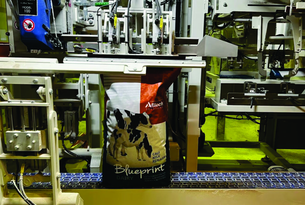Sekk med Blueprint® Melkeerstatning som blir produsert på Vilomix i Hønefoss.